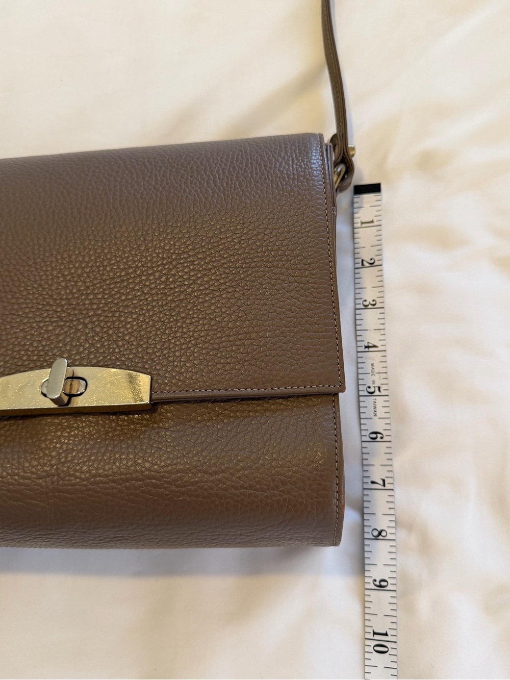 Cuyana Flap Crossbody Bag, Genuine Leather - Picture 13 of 16
